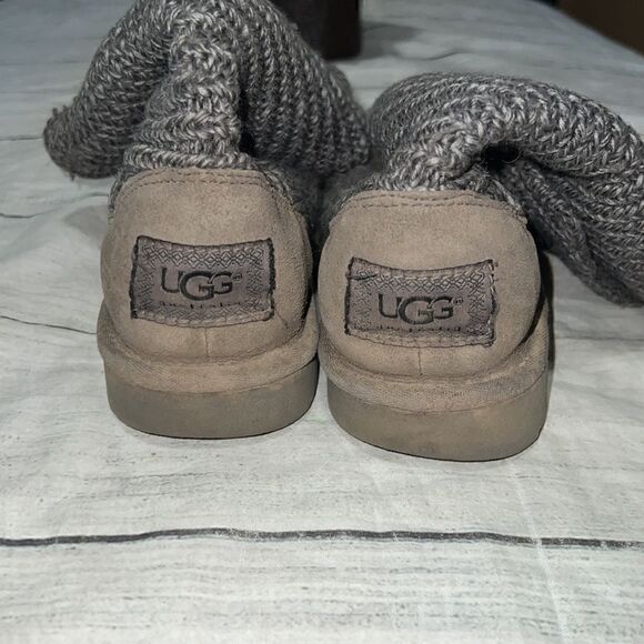 UGG Classic Cardy Gray Crochet Button Boots Sweater sz 2 Girls Kids - Picture 5 of 8